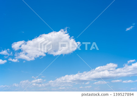 A refreshing blue sky 《Clouds floating in the sky》 A refreshing blue sky 《Clouds floating in the sky》 139527894