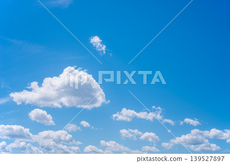 湛藍的天空 《雲朵在空中飄浮》 湛藍的天空 《雲朵在空中飄浮》 139527897