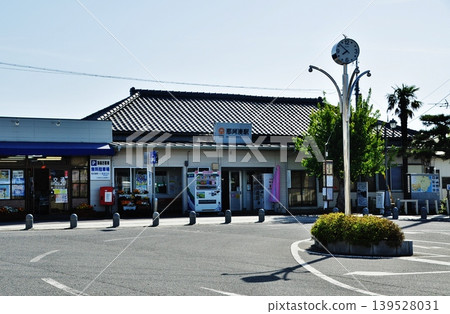 Exterior view of Nakaminato Station on the Hitachinaka Seaside Railway on a sunny day. Exterior view of Nakaminato Station on the Hitachinaka Seaside Railway on a sunny day. 139528031