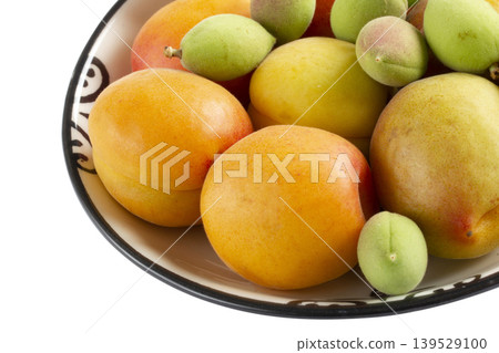 green fresh apricots and ripe apricots in the plate green fresh apricots and ripe apricots in the plate 139529100