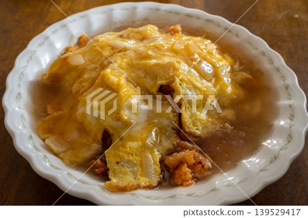 Very delicious Japanese home-style fried rice with thick sauce 139529417
