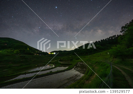 日本岡山縣三崎町美麗的夜色梯田 日本岡山縣三崎町美麗的夜色梯田 139529577