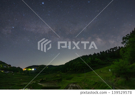 日本岡山縣三崎町美麗的夜色梯田 日本岡山縣三崎町美麗的夜色梯田 139529578