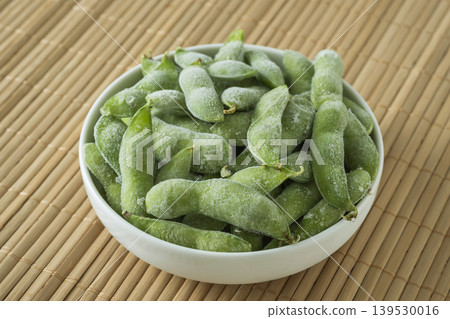 Frozen edamame, frozen brown soybeans 139530016