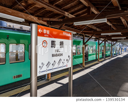 六鐵流山線、六鐵5000系馬橋站的站牌。 六鐵流山線、六鐵5000系馬橋站的站牌。 139530134