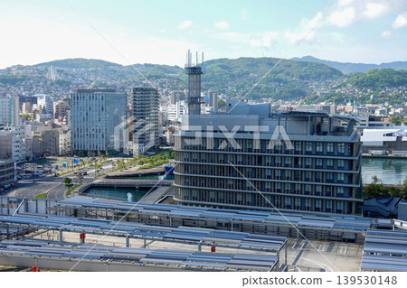 從長崎萬豪酒店眺望週邊地區,包括長崎港、稻佐山和JR長崎站(攝於2026年5月)。 從長崎萬豪酒店眺望週邊地區,包括長崎港、稻佐山和JR長崎站(攝於2026年5月)。 139530148
