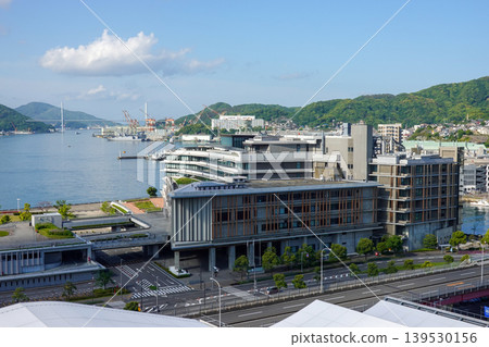 從長崎萬豪酒店眺望週邊地區，包括長崎港、稻佐山和JR長崎站（攝於2026年5月）。 139530156