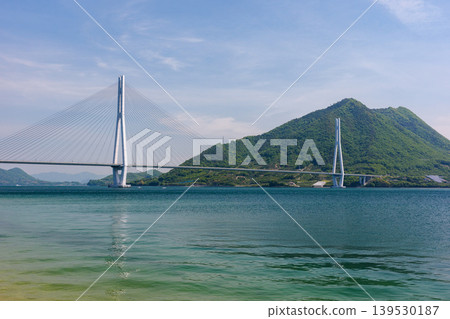 從島波海道的部分大三島可以欣賞到多多良大橋和瀨戶內海的壯麗景色。 139530187