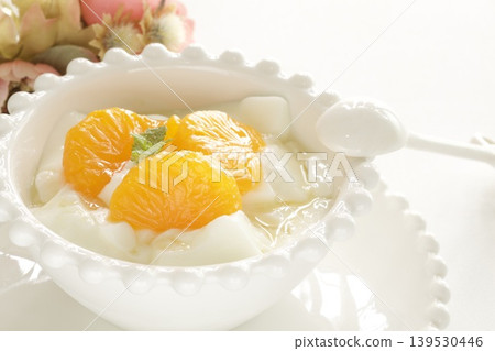 Almond tofu with canned mandarin oranges 139530446