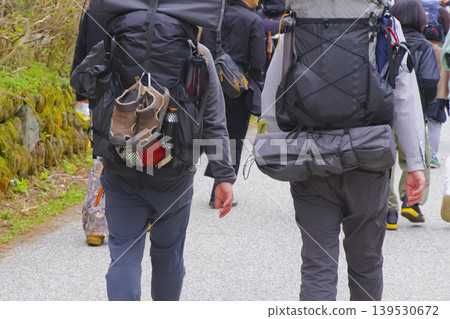 Hikers walking along the trails in Kamikochi 139530672