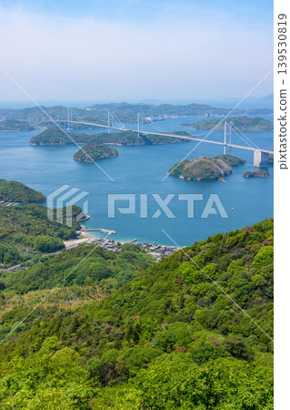 從愛媛郡今治市島波海道的木山展望公園可以欣賞到來島海峽大橋和瀨戶內海諸島的壯麗景色。 139530819