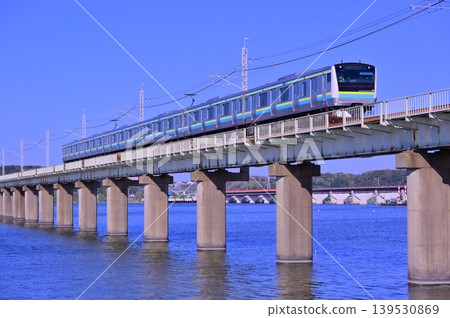 E233系列0系測試列車駛過JR鹿島線北浦大橋 139530869