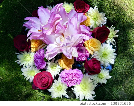 Colorful flower arrangements in the water basin in May (double-flowered lilies, chrysanthemums, carnations, and roses) <Sugao Shrine/Okazaki City, Aichi Prefecture> 139531636