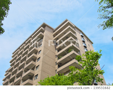 Luxury apartments in Hiroo surrounded by lush greenery: Urban landscape (April 2026) Luxury apartments in Hiroo surrounded by lush greenery: Urban landscape (April 2026) 139531682