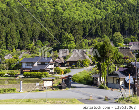 美山村,茅草屋頂,如今綠意盎然。 美山村,茅草屋頂,如今綠意盎然。 139533068