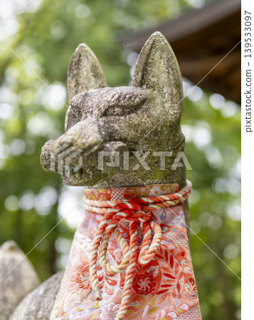 稻荷神社的狐狸 稻荷神社的狐狸 139533097