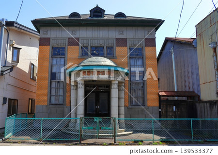 Former Tomita Osamu Dental Clinic (Former 90th Bank Sannohe Branch) | A modern building with Taisho-era romanticism remaining on a street corner in Sannohe Town 139533377