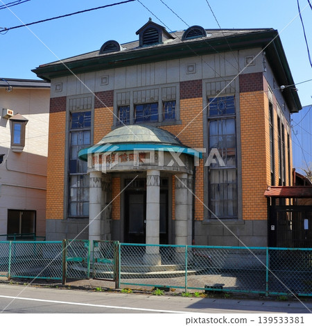 原富田修牙科診所(原第90銀行山之戶分行)| 位於山之戶町街角,一座保留著大正時代浪漫氣息的現代建築 原富田修牙科診所(原第90銀行山之戶分行)| 位於山之戶町街角,一座保留著大正時代浪漫氣息的現代建築 139533381