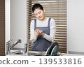 Women concerned about rough hands from doing housework/housework-related troubles 139533816