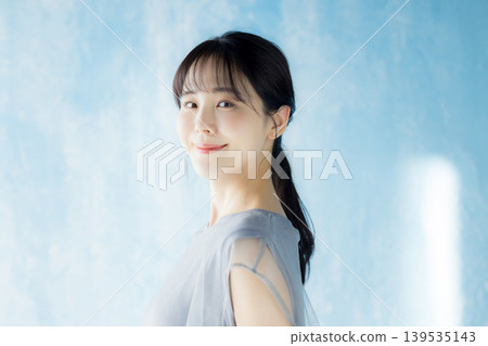 young woman young woman 139535143