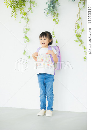 elementary school girl elementary school girl 139535194