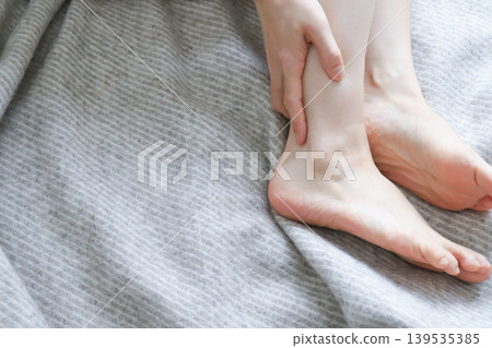Ankle pain in women 139535385