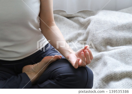 女子瑜伽手 女子瑜伽手 139535386