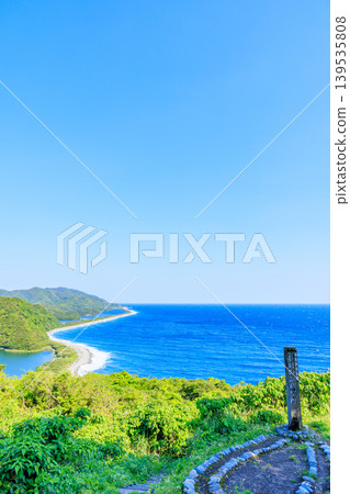 初夏時節,從長須濱展望台眺望鹿兒島縣薩摩仙台市 初夏時節,從長須濱展望台眺望鹿兒島縣薩摩仙台市 139535808