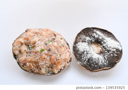 經典菜餚:釀波多貝羅蘑菇 經典菜餚:釀波多貝羅蘑菇 139535925