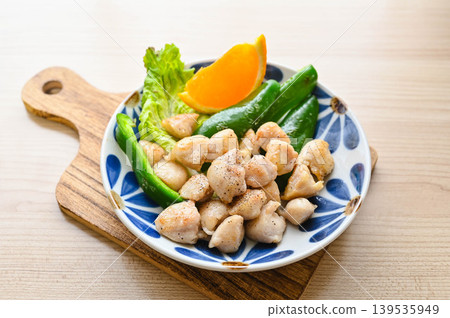 Grilled chicken tail with colorful vegetables Grilled chicken tail with colorful vegetables 139535949