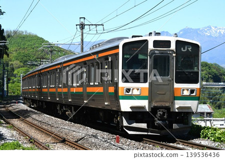 A 211 series 3000 series train (A33 formation) traveling on the Joetsu Line towards Takasaki. A 211 series 3000 series train (A33 formation) traveling on the Joetsu Line towards Takasaki. 139536436