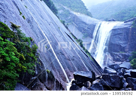 The scenery of "Chihiro Falls" overflowing with negative ions. The scenery of "Chihiro Falls" overflowing with negative ions. 139536592