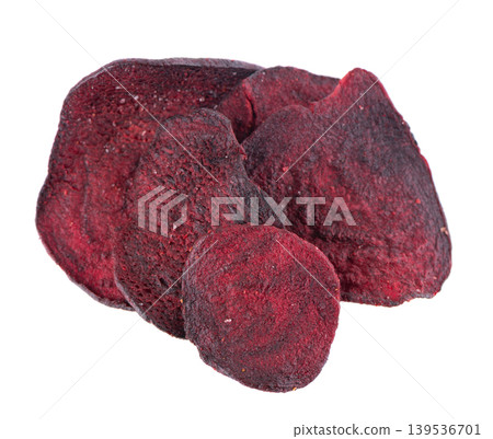 Crispy roasted beetroot chips with sea salt, isolated on white background. Healthy and crunchy natural vegetable snack. Clipping path. 139536701
