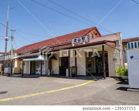 The station building and station name sign of Nagareyama Station on the Ryutetsu Nagareyama Line (One of the 100 Best Stations in the Kanto Region) The station building and station name sign of Nagareyama Station on the Ryutetsu Nagareyama Line (One of the 100 Best Stations in the Kanto Region) 139537155