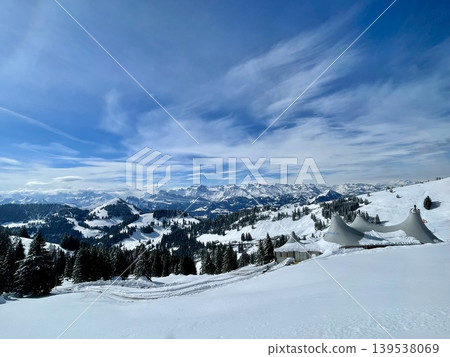 【瑞士】從瑞吉山頂附近可以欣賞雪原和阿爾卑斯山的壯麗景色 【瑞士】從瑞吉山頂附近可以欣賞雪原和阿爾卑斯山的壯麗景色 139538069