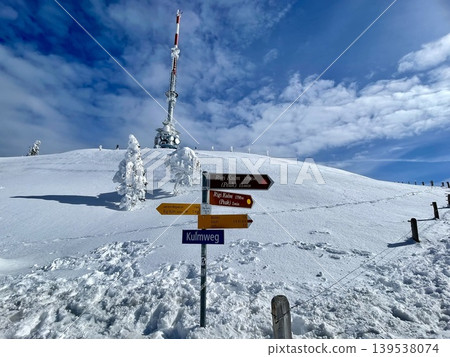 [Switzerland] Signpost and snowfield scenery at the summit of Rigi Kulm mountain. 139538074