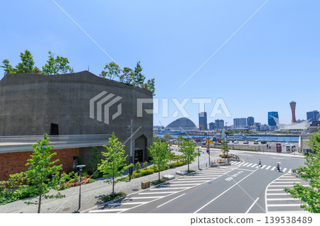 A scene from Kobe Shinminato Pier in early summer (Chuo Ward, Kobe City, Hyogo Prefecture) A scene from Kobe Shinminato Pier in early summer (Chuo Ward, Kobe City, Hyogo Prefecture) 139538489