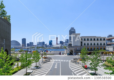 初夏時節的神戶新港碼頭景色（兵庫縣神戶市中央區） 139538500