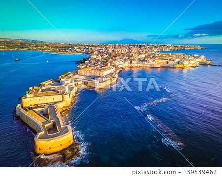 Syracuse old town, Sicily Italy 139539462