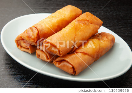 Chinese spring rolls Chinese spring rolls 139539956