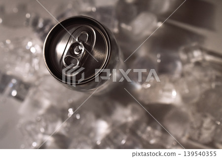 Close-up of a tin can with a lid with a steel ring. View from above. The chilled drink sits on pieces of ice. Mockup of the jar. Close-up of a tin can with a lid with a steel ring. View from above. The chilled drink sits on pieces of ice. Mockup of the jar. 139540355