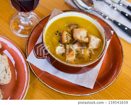 Pureed soup with croutons Pureed soup with croutons 139541639