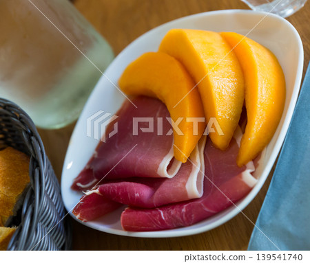 Thin slices of jamon served with melon 139541740