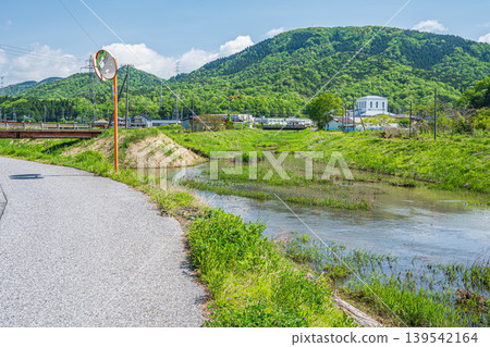 The Oura River, a clear stream flowing through Lake Biwa, Nishi-Asai-cho, Nagahama City, Shiga Prefecture The Oura River, a clear stream flowing through Lake Biwa, Nishi-Asai-cho, Nagahama City, Shiga Prefecture 139542164