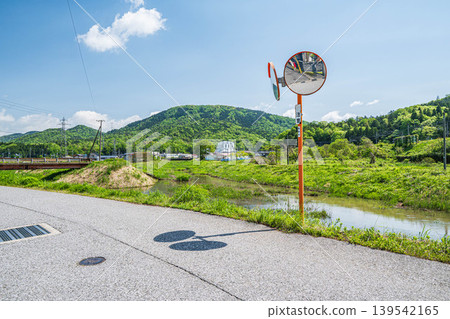 The Oura River, a clear stream flowing through Lake Biwa, Nishi-Asai-cho, Nagahama City, Shiga Prefecture The Oura River, a clear stream flowing through Lake Biwa, Nishi-Asai-cho, Nagahama City, Shiga Prefecture 139542165