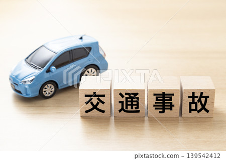 A block with the words "traffic accident" written on it and an eco-car A block with the words "traffic accident" written on it and an eco-car 139542412