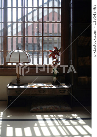 A writing desk and a lattice window A writing desk and a lattice window 139542465