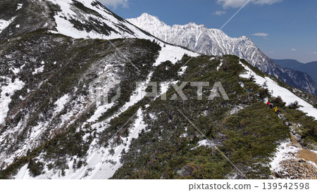 北阿爾卑斯山脈山脊的鳥瞰圖 北阿爾卑斯山脈山脊的鳥瞰圖 139542598