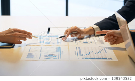 Group of business people meeting in an office Group of business people meeting in an office 139543582