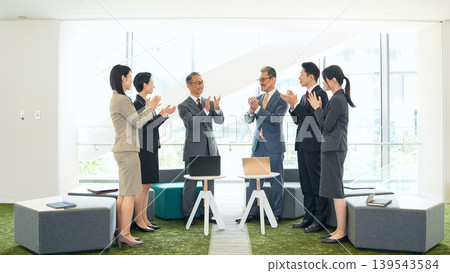 Group of business people applauding in the office Group of business people applauding in the office 139543584